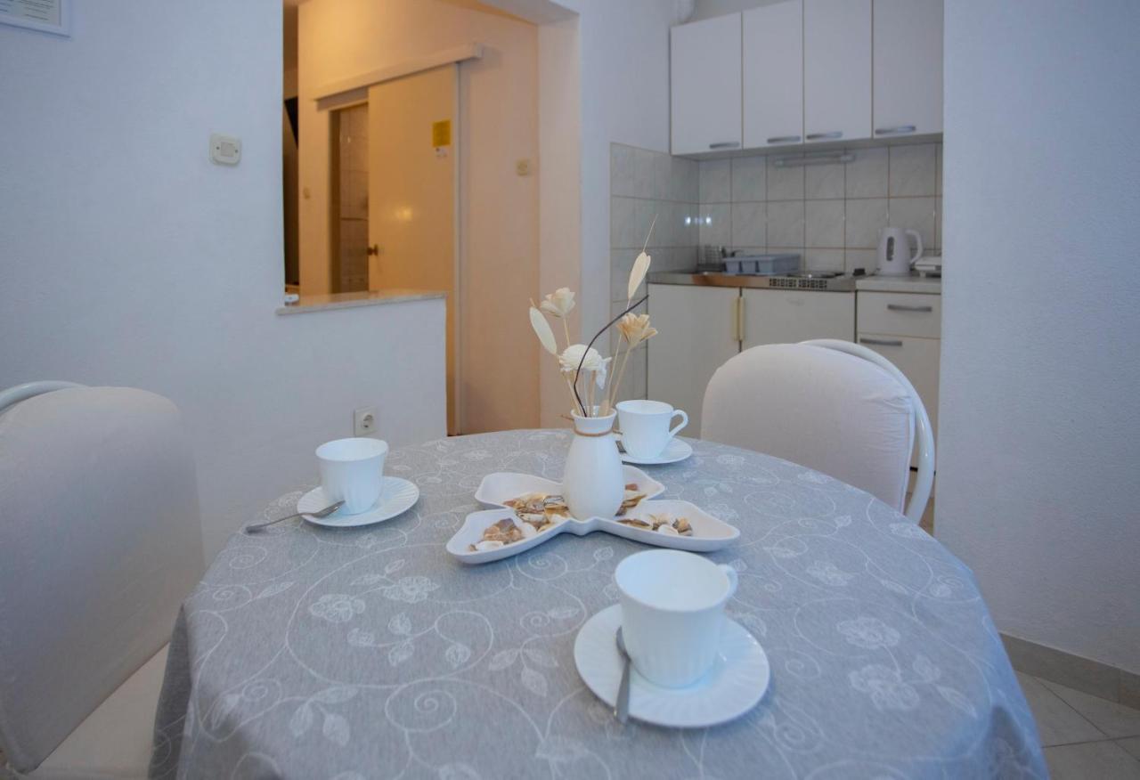 Villa Milenka - Apartmani Gorana Tučepi Eksteriør billede
