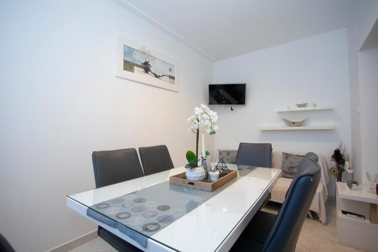 Villa Milenka - Apartmani Gorana Tučepi Eksteriør billede